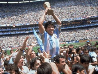 马拉多纳哪年世界杯冠军，1986年，一个人的世界杯