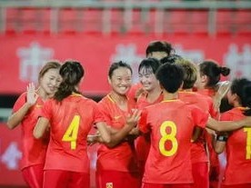 铿锵玫瑰再绽新芽，中国U16女足夺冠，少年英姿点燃未来希望