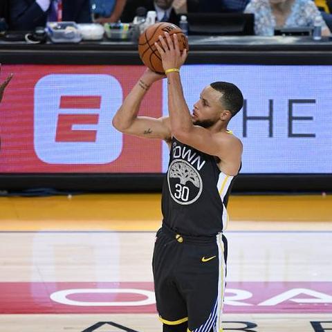 库里单场13记三分是哪场比赛?回顾那场改变NBA历史的三分风暴 库里单场13记三分是哪场比赛?回顾那场改变NBA历史的三分风暴