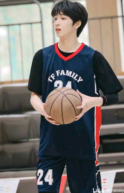 刘耀文最喜欢的NBA球员，偶像的力量与篮球的热爱